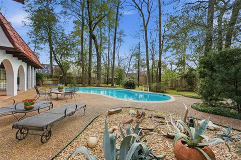 $2,500,000 | 411 Hunters Park Lane, Houston, TX 77024