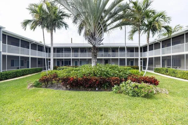 $2,275 | 426 Northeast 7th Avenue, Unit 2B, Delray Beach, FL 33483