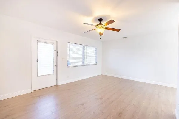 $2,275 | 426 Northeast 7th Avenue, Unit 2B, Delray Beach, FL 33483