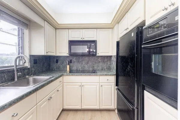 $2,275 | 426 Northeast 7th Avenue, Unit 2B, Delray Beach, FL 33483