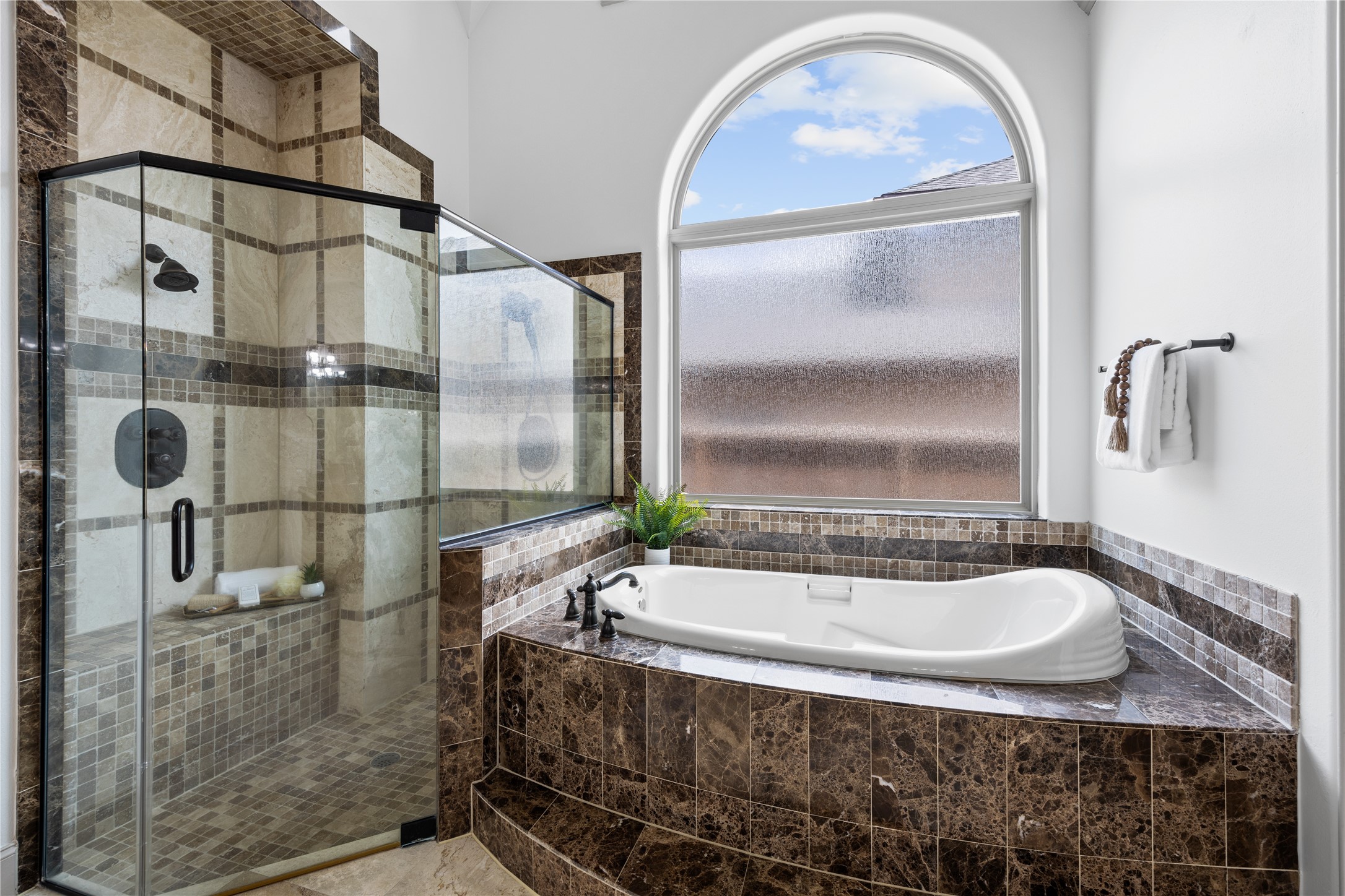 6623 Green Gable Manor Spring, TX 77389 - Photo 17 of 27 a bathroom with a tub a mirror and a shower