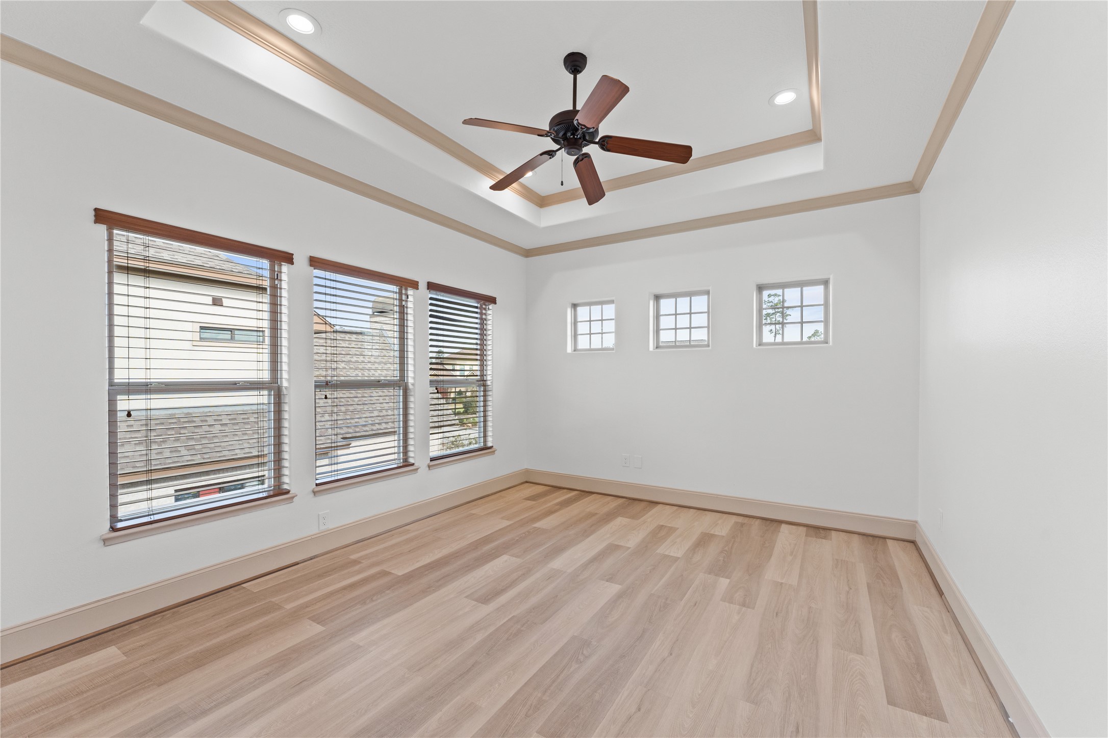 6623 Green Gable Manor Spring, TX 77389 - Photo 20 of 27 a view of an empty room with a window