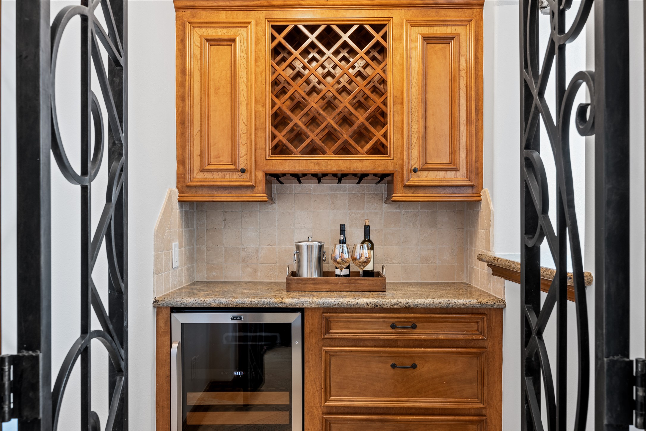 6623 Green Gable Manor Spring, TX 77389 - Photo 6 of 27 a kitchen with stainless steel appliances granite countertop a refrigerator and a stove
