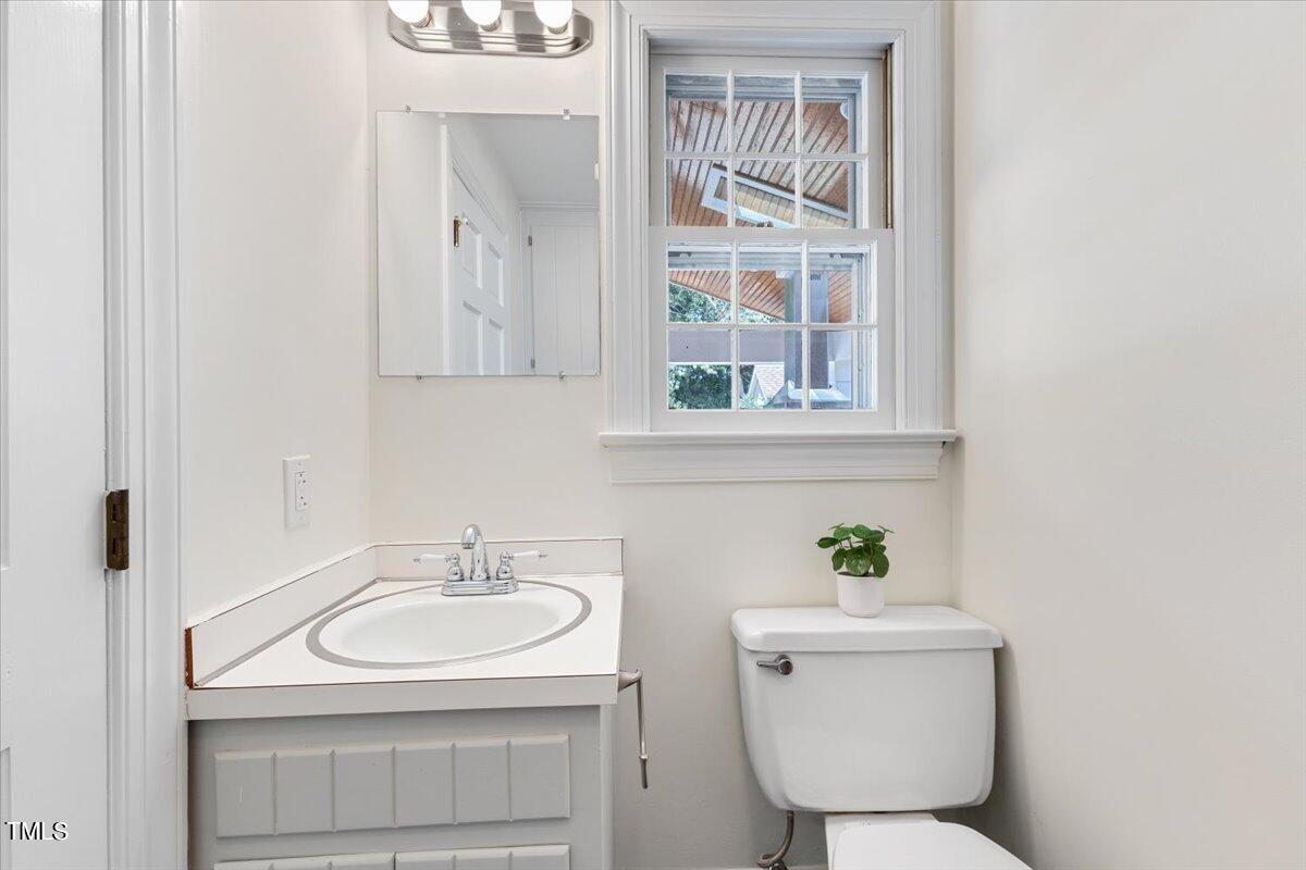 1005 Pebblebrook Drive Raleigh, NC 27609 - Photo 13 of 37 a bathroom with a sink toilet and a mirror