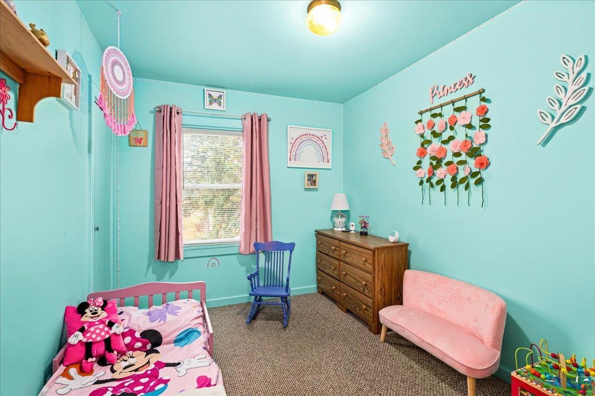 4316 West 6th Street Duluth, MN 55807 - Photo 27 of 38 Carpeted bedroom with baseboards