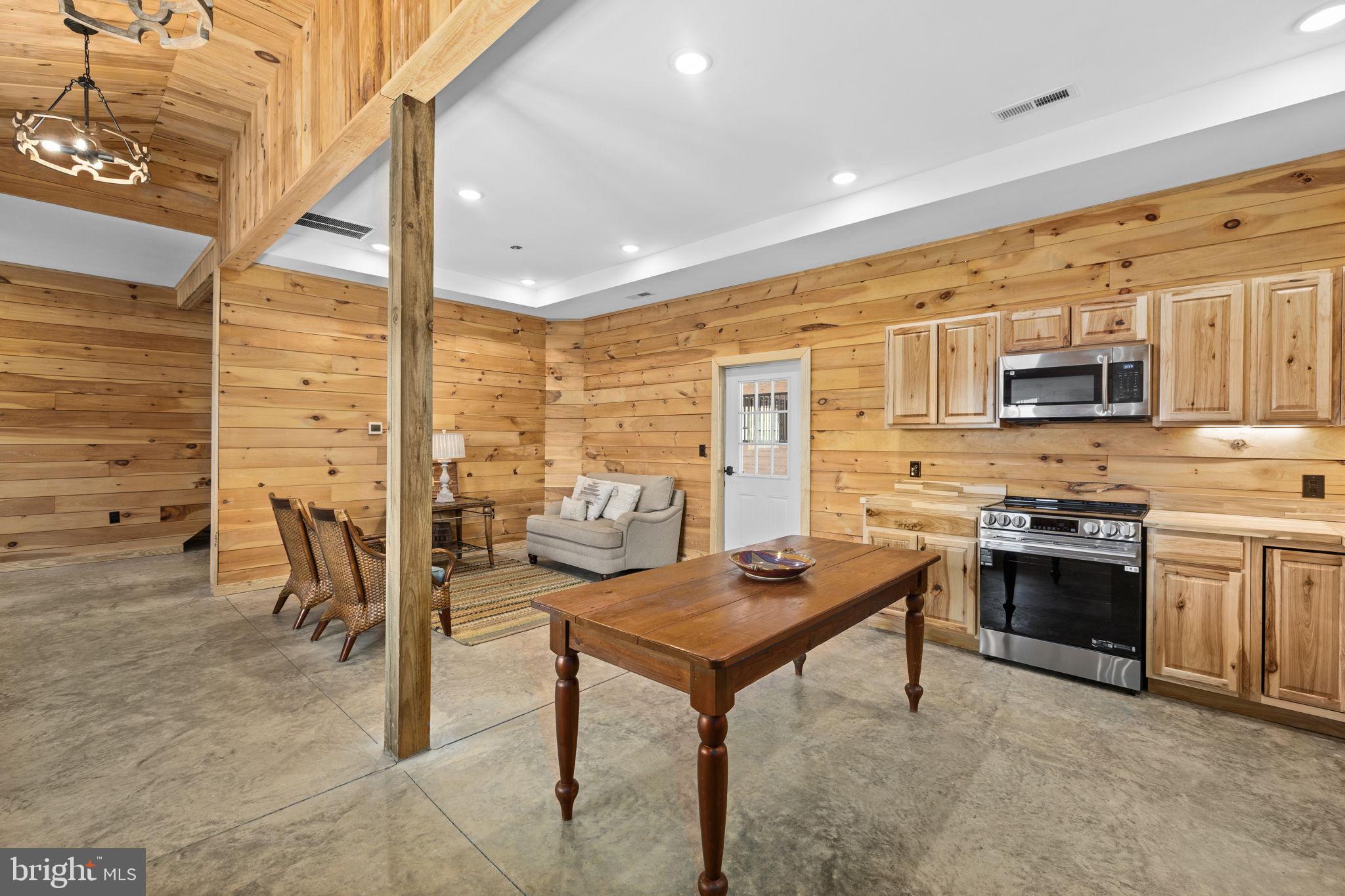 1815 Country Road Beaverdam, VA 23015 - Photo 52 of 92 Open to the sitting area
