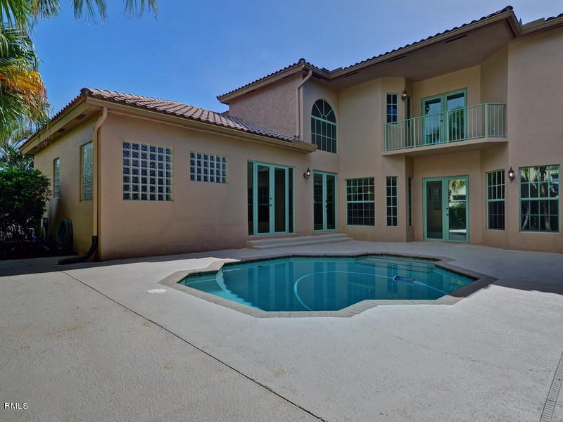 385 Southwest 16th Street Boca Raton, FL 33432 - Photo 25 of 33 Pool / Courtyard