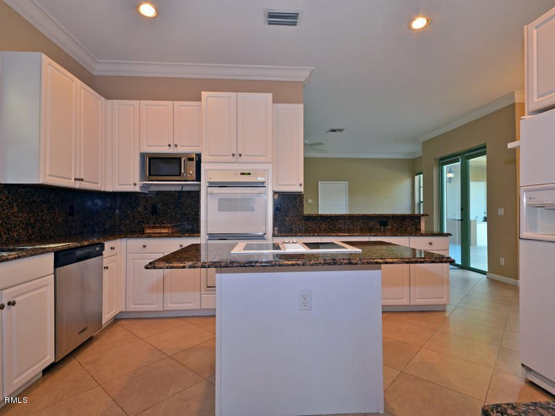 385 Southwest 16th Street Boca Raton, FL 33432 - Photo 3 of 33 Kitchen