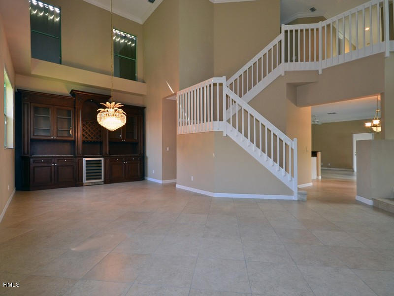 385 Southwest 16th Street Boca Raton, FL 33432 - Photo 10 of 33 Living Room