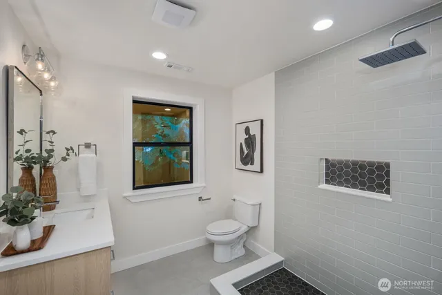 $1,699,998 | 18011 Northeast 196th Street, Woodinville, WA 98077