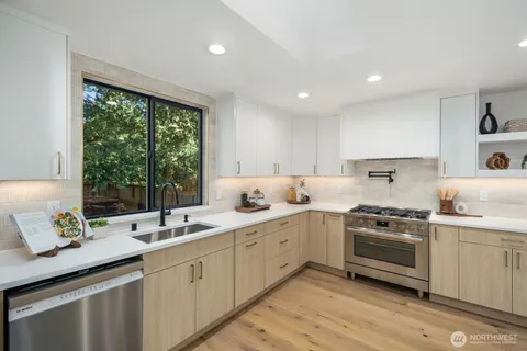 $1,699,998 | 18011 Northeast 196th Street, Woodinville, WA 98077