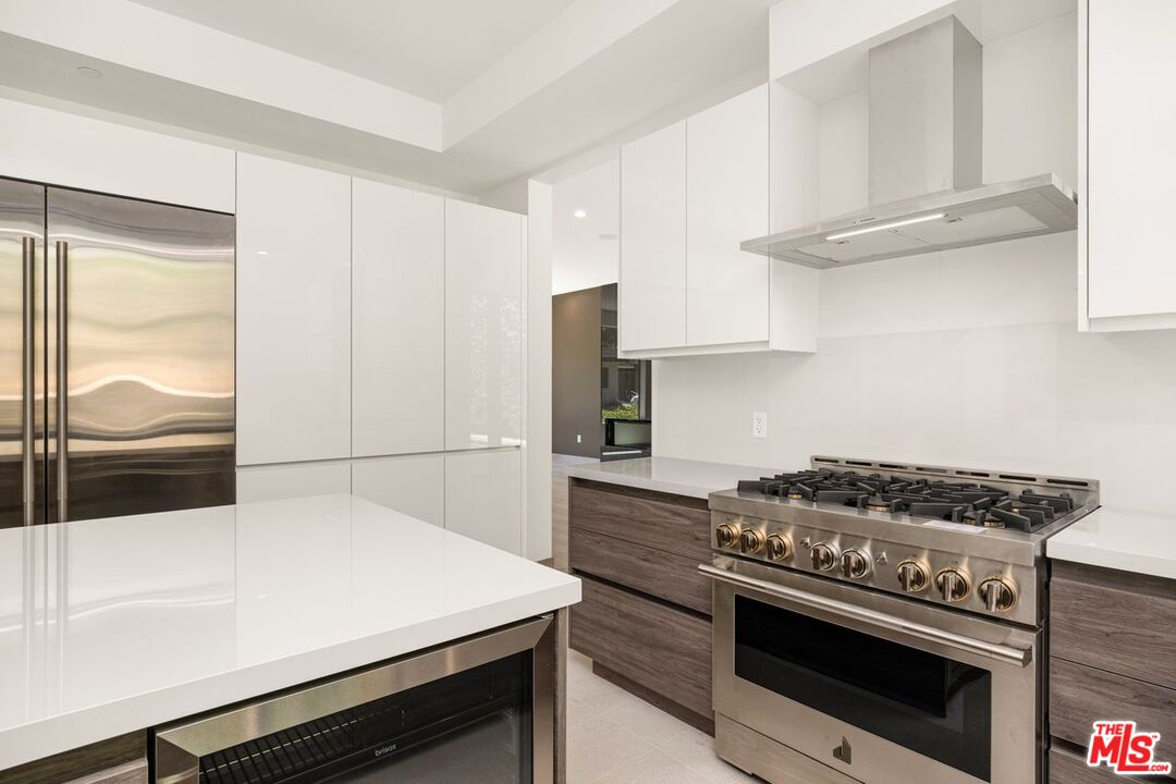 9719 Blantyre Drive Beverly Hills, CA 90210 - Photo 18 of 43 a kitchen with a stove and a refrigerator