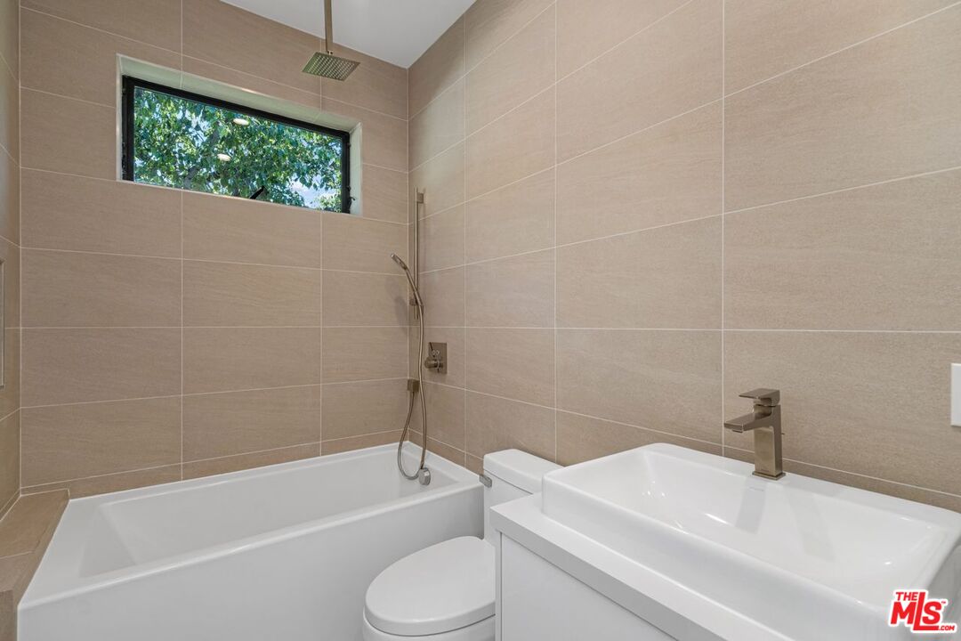 9719 Blantyre Drive Beverly Hills, CA 90210 - Photo 26 of 43 a bathroom with a sink a toilet and bathtub