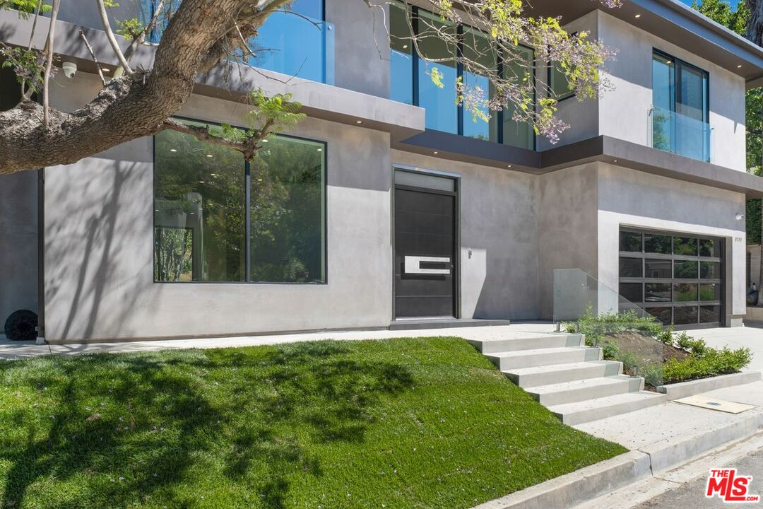 9719 Blantyre Drive Beverly Hills, CA 90210 - Photo 4 of 43 a front view of a house with garden