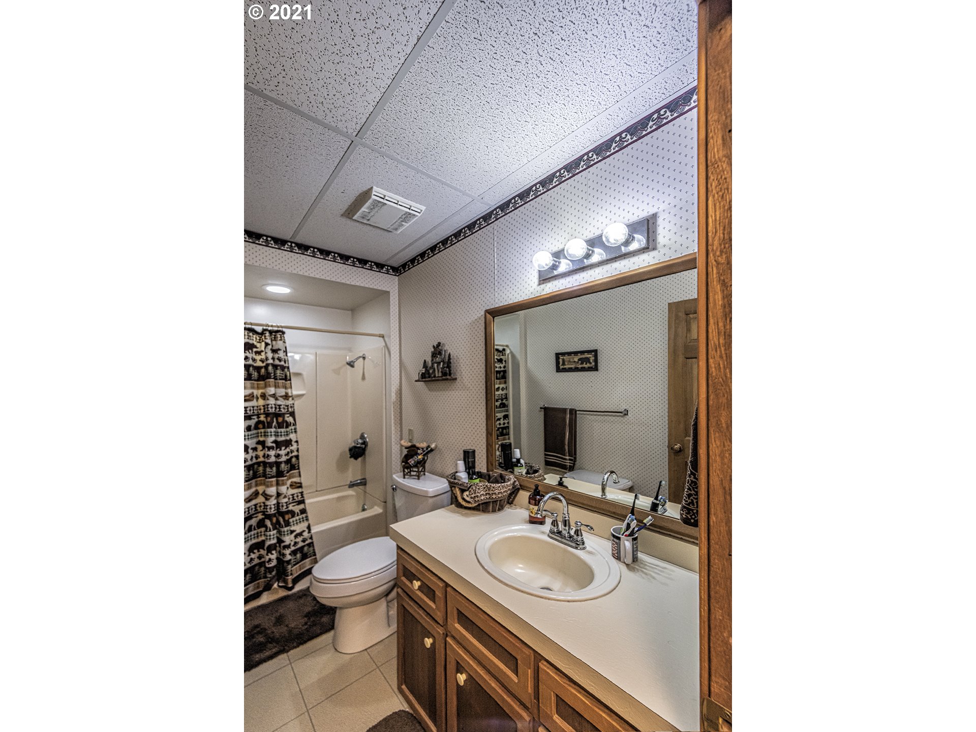 81876 Gerking Flat Road Athena, OR 97813 - Photo 21 of 30 a bathroom with a sink and a mirror