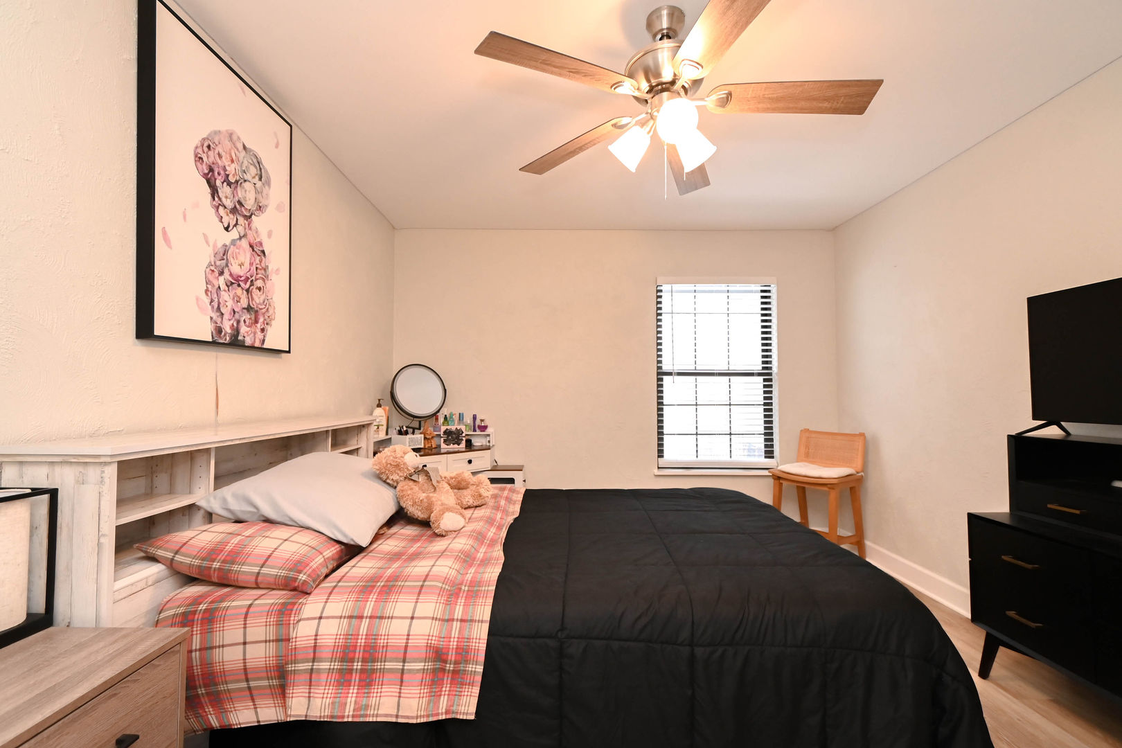 598 Dunham Road Gurnee, IL 60031 - Photo 11 of 31 a bedroom with a bed and a chandelier