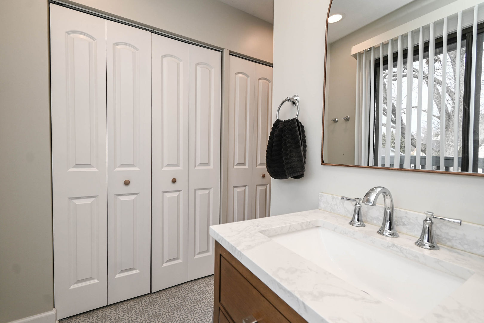 598 Dunham Road Gurnee, IL 60031 - Photo 20 of 31 a bathroom with a sink and a mirror