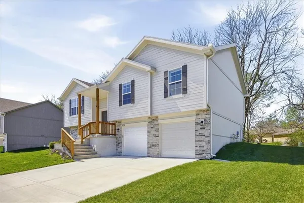 $339,900 | 21702 Westover Road, Peculiar, MO 64078