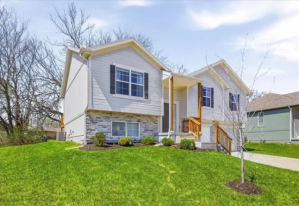 $339,900 | 21702 Westover Road, Peculiar, MO 64078