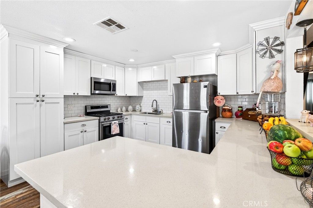21470 Old Elsinore Road Perris, CA 92570 - Photo 28 of 124 View of the kitchen