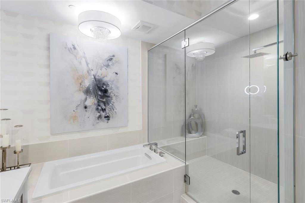 1135 3rd Avenue South, Unit 209 Naples, FL 34102 - Photo 14 of 31 Primary Bath