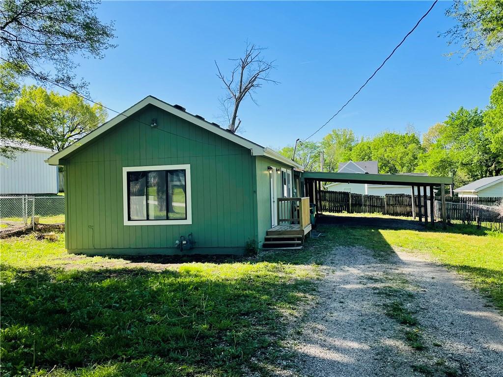 602 East Eisenhower Road Lansing, KS 66043 - Photo 1 of 21