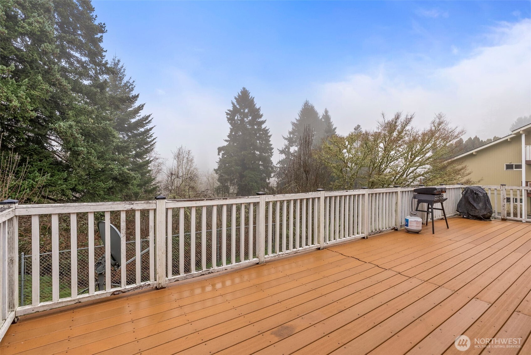 360 Byrd Street Centralia, WA 98531 - Photo 23 of 38 a balcony with wooden floor and fence