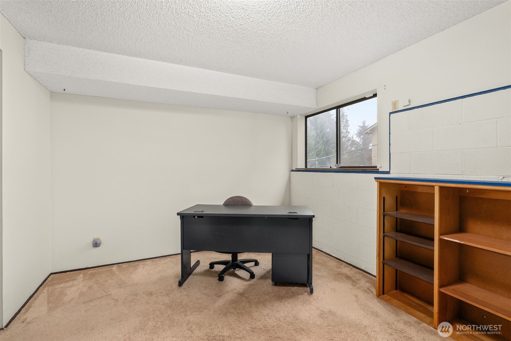 360 Byrd Street Centralia, WA 98531 - Photo 32 of 38 a view of workspace with windows