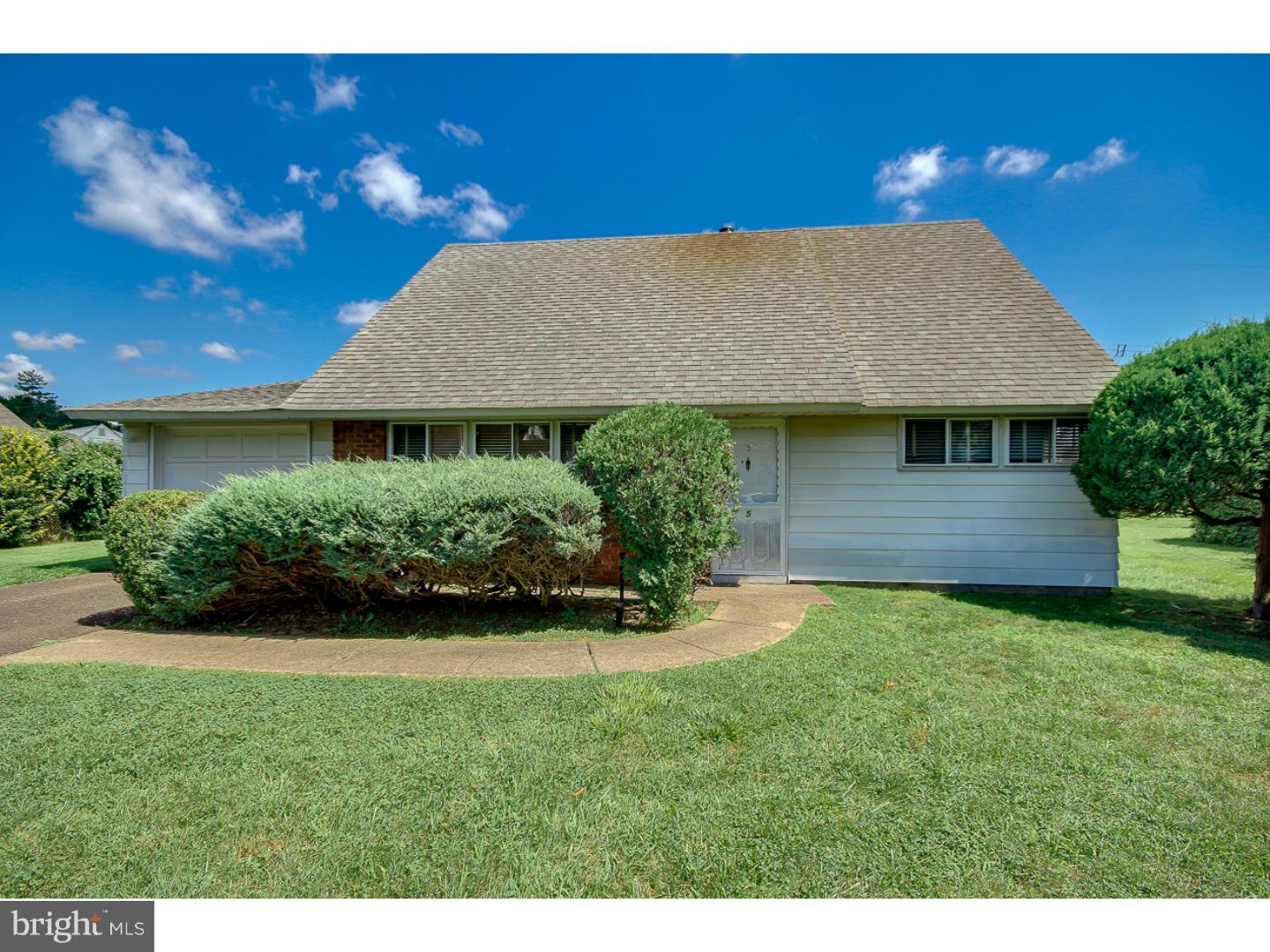 5 Crown Road Levittown, PA 19057 - Photo 3 of 22