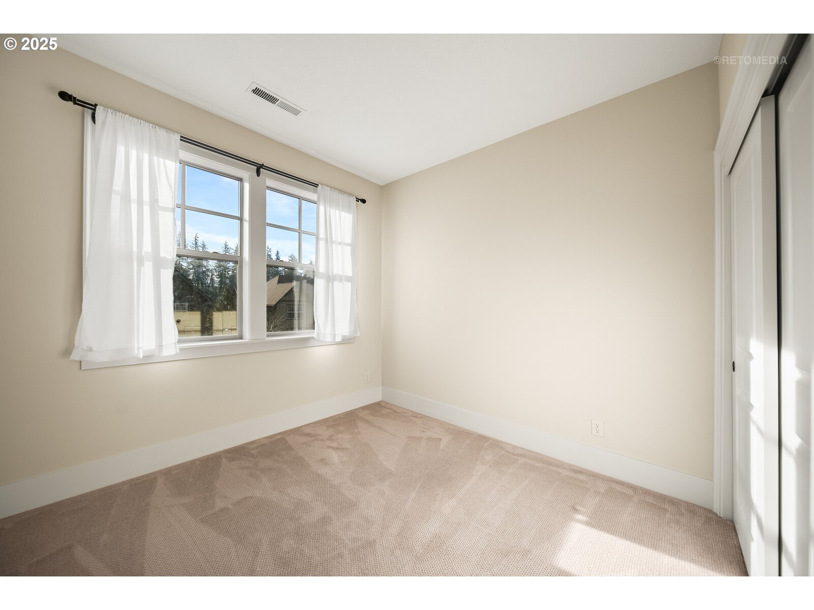 10225 Southwest Taylor Street Portland, OR 97225 - Photo 20 of 43 a view of an empty room with a window