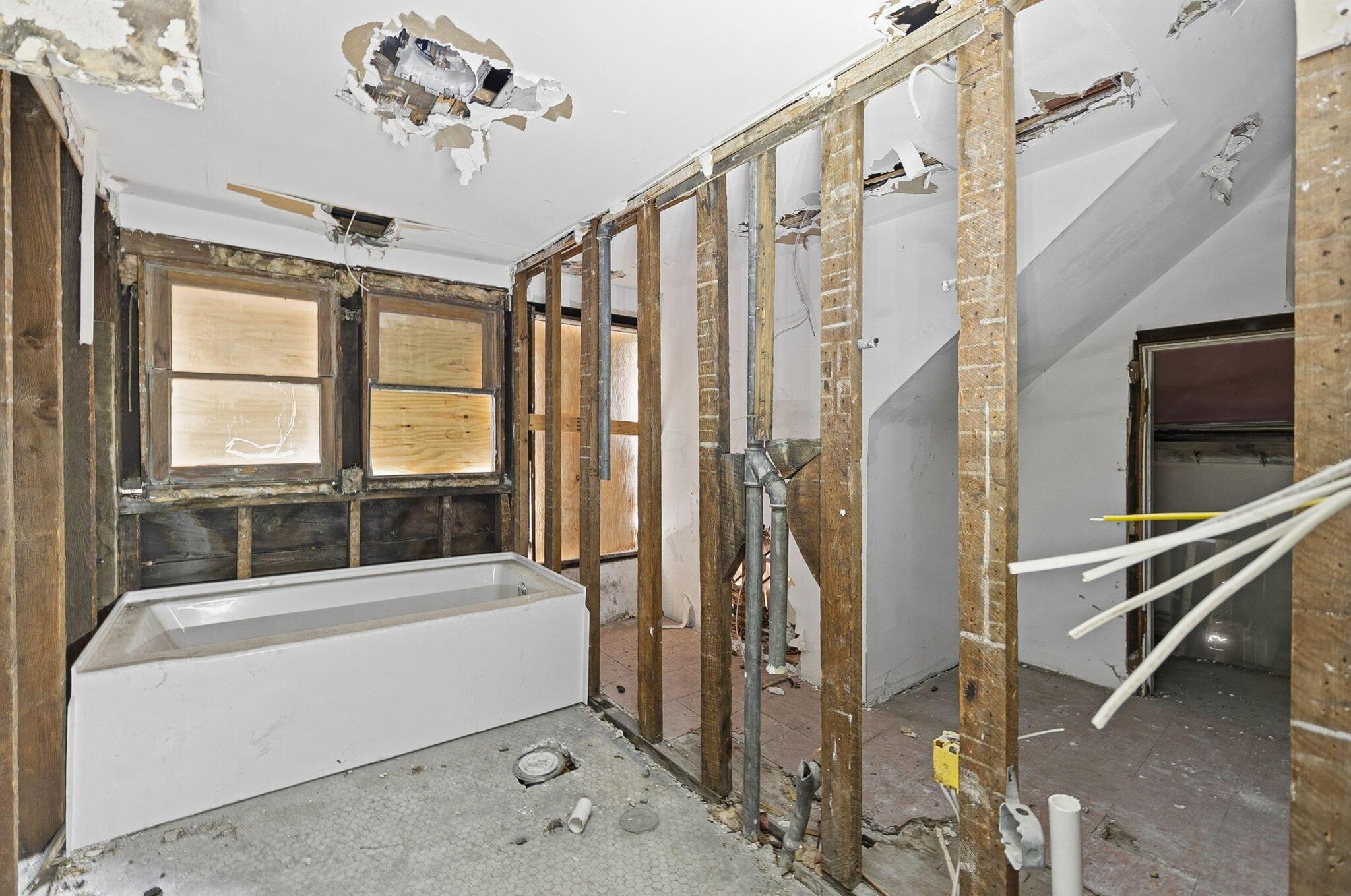 1703 Bryden Road Columbus, OH 43205 - Photo 35 of 63 third floor bath