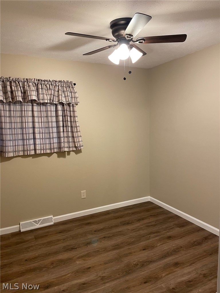 30010 Vineyard Road Willowick, OH 44095 - Photo 8 of 11