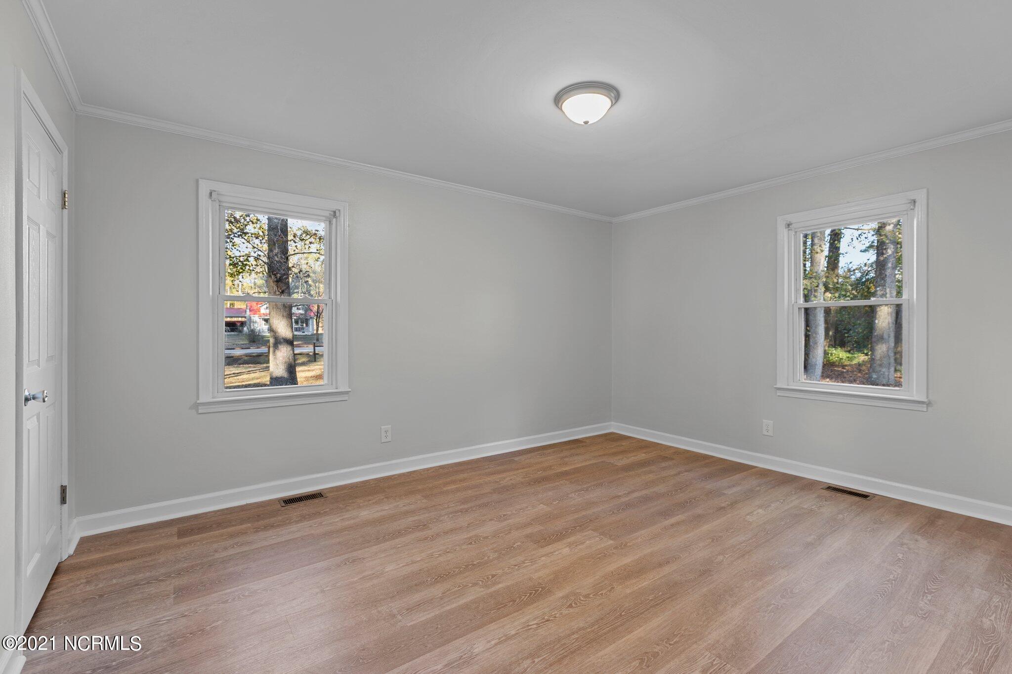 2064 East Hanrahan Road Grifton, NC 28530 - Photo 24 of 31 3rd Bedroom