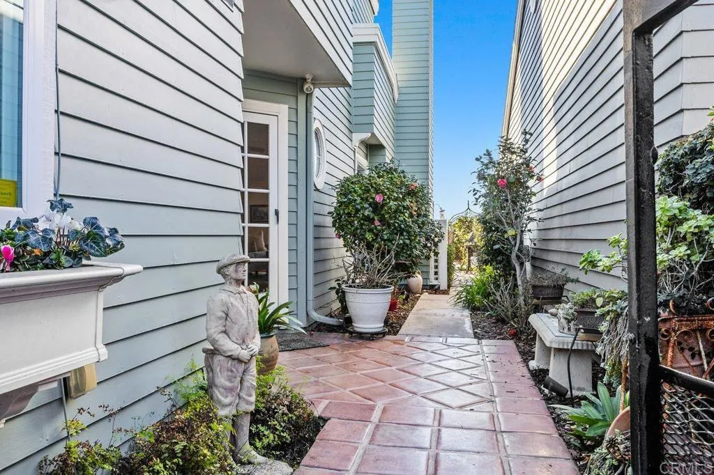 7139 Linden Terrace Carlsbad, CA 92011 - Photo 7 of 46