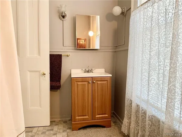 $1,200 | 2449 Delaware Avenue, Buffalo, NY 14216