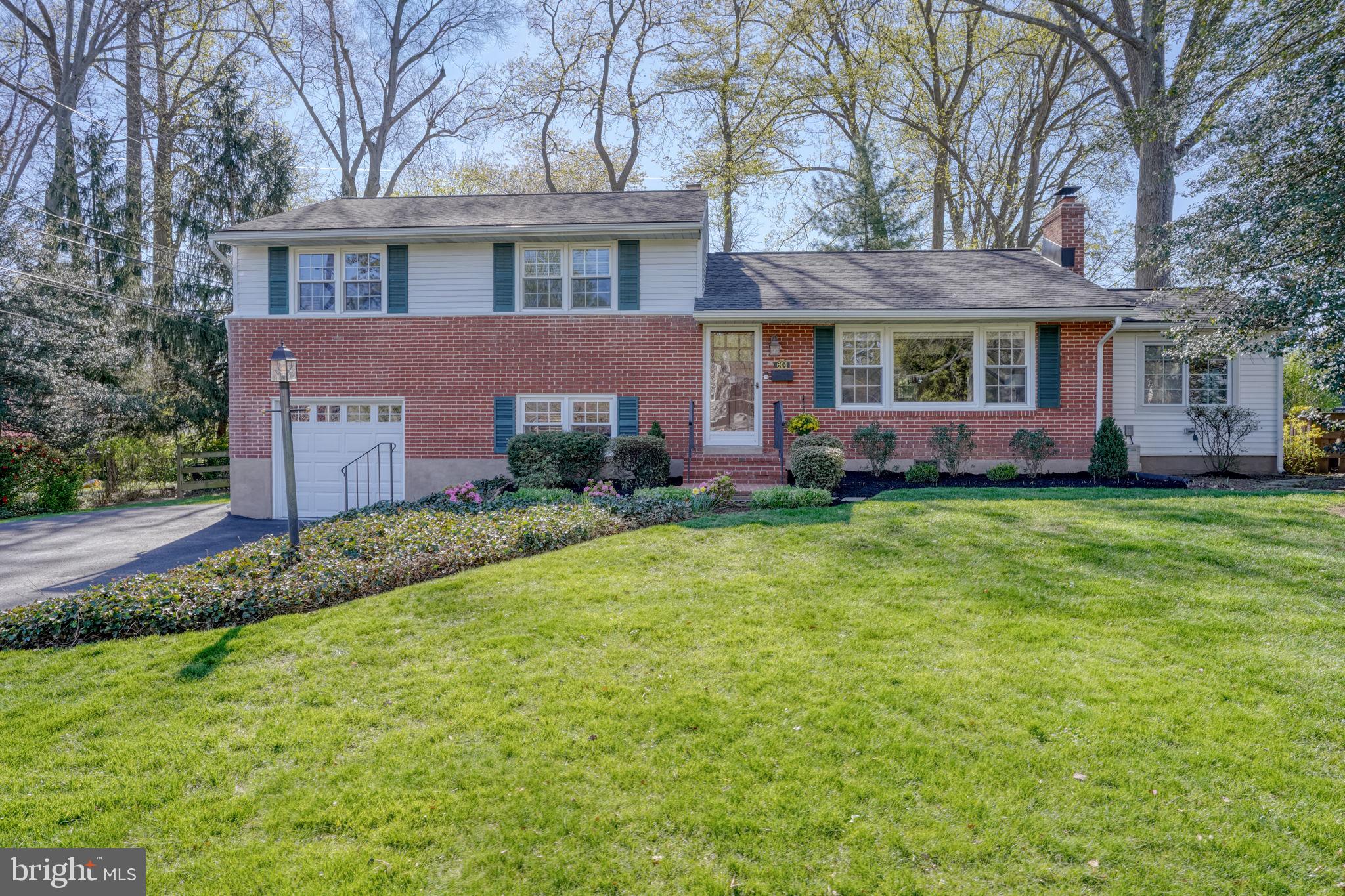 604 Ivydale Road Wilmington, DE 19803 - Photo 2 of 35 Front yard with landscaping.