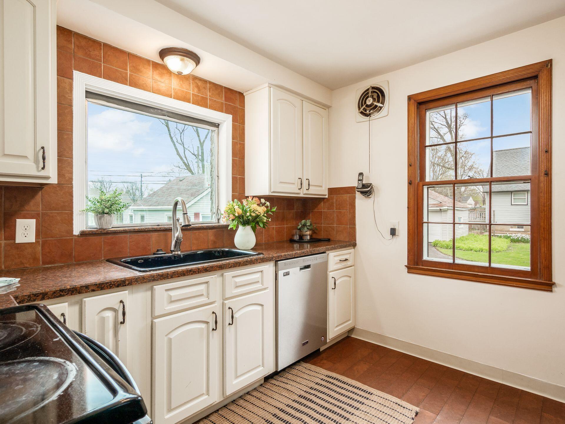 376 Chase Road Columbus, OH 43214 - Photo 15 of 82 Kitchen
