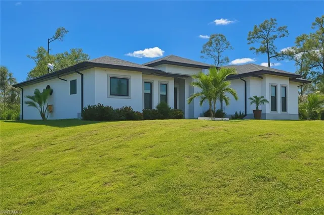 a view of a house with a backyard