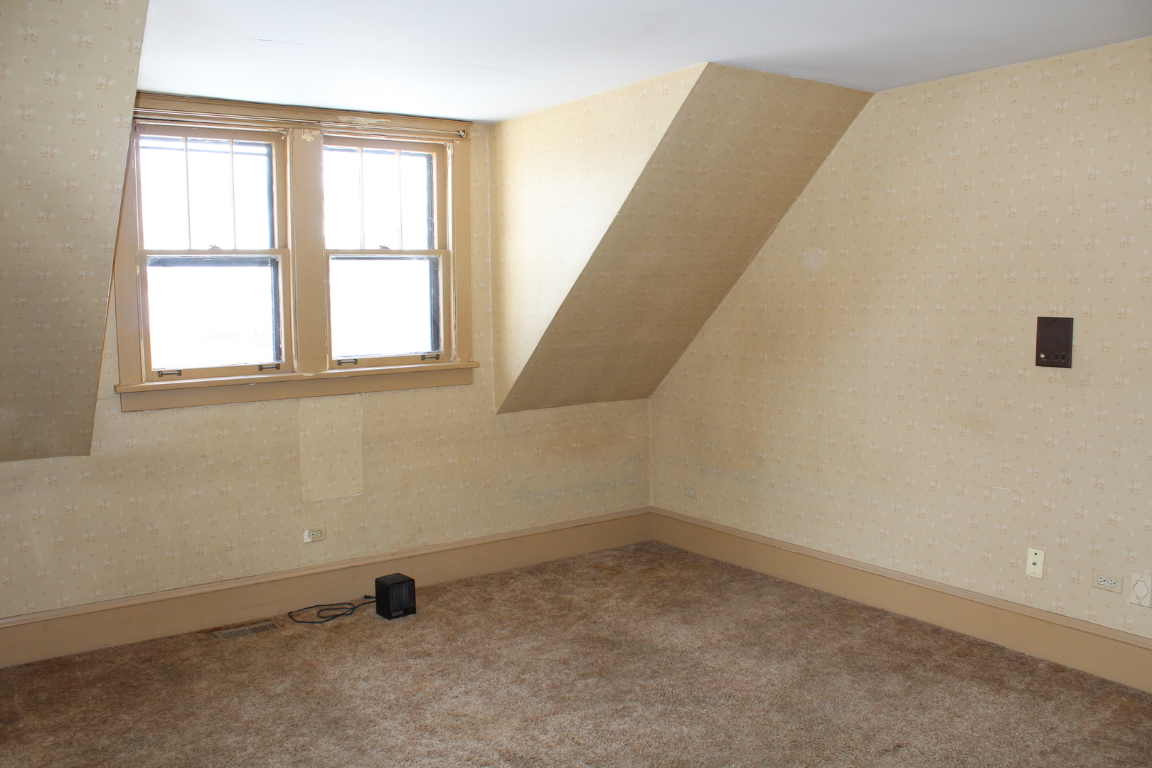 1245 Main Street Antioch, IL 60002 - Photo 20 of 44 an empty room with a window