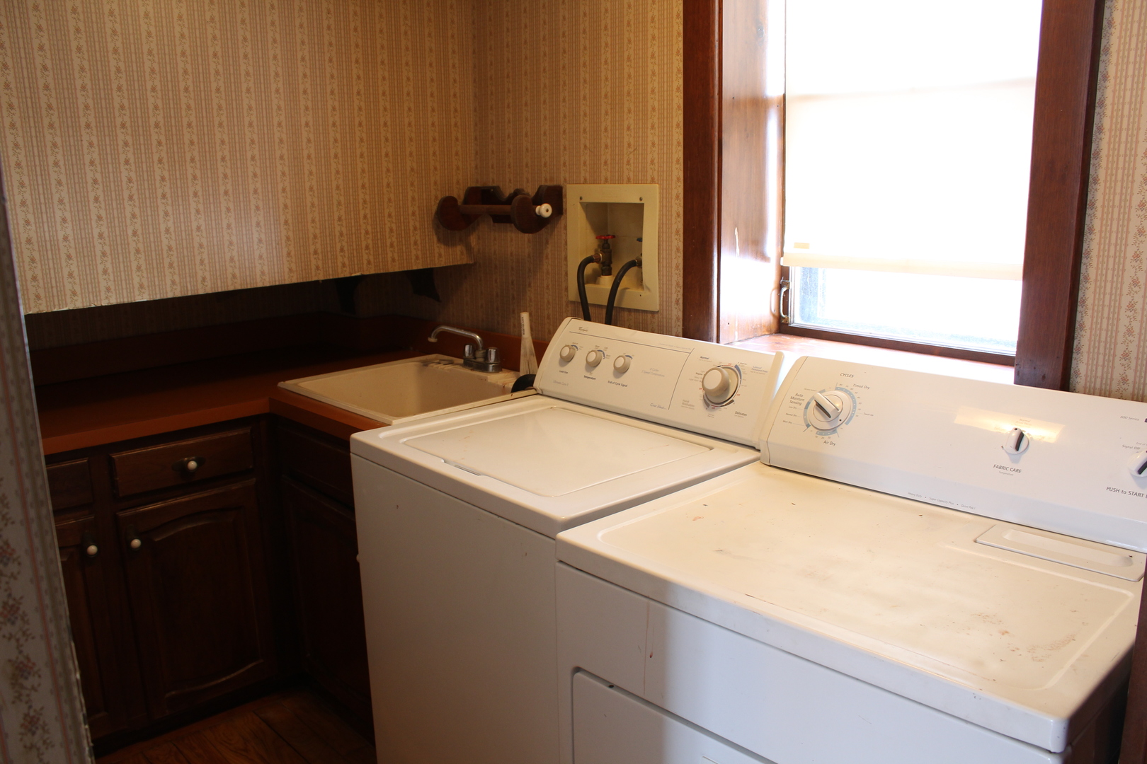1245 Main Street Antioch, IL 60002 - Photo 9 of 44 a utility room with dryer and washer