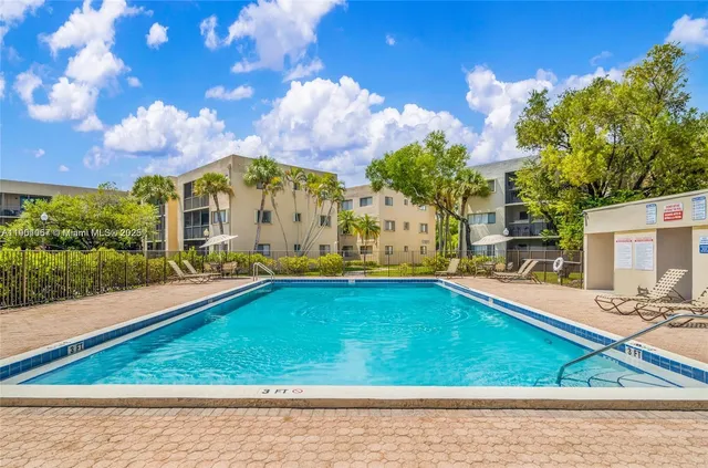 $2,200 | 8005 Southwest 107th Avenue, Unit 122, Miami, FL 33173