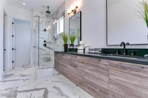 $4,550 | 317 East 2nd Street, Houston, TX 77007