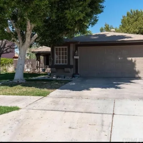 $2,600 | 2536 West Orange Avenue, El Centro, CA 92243