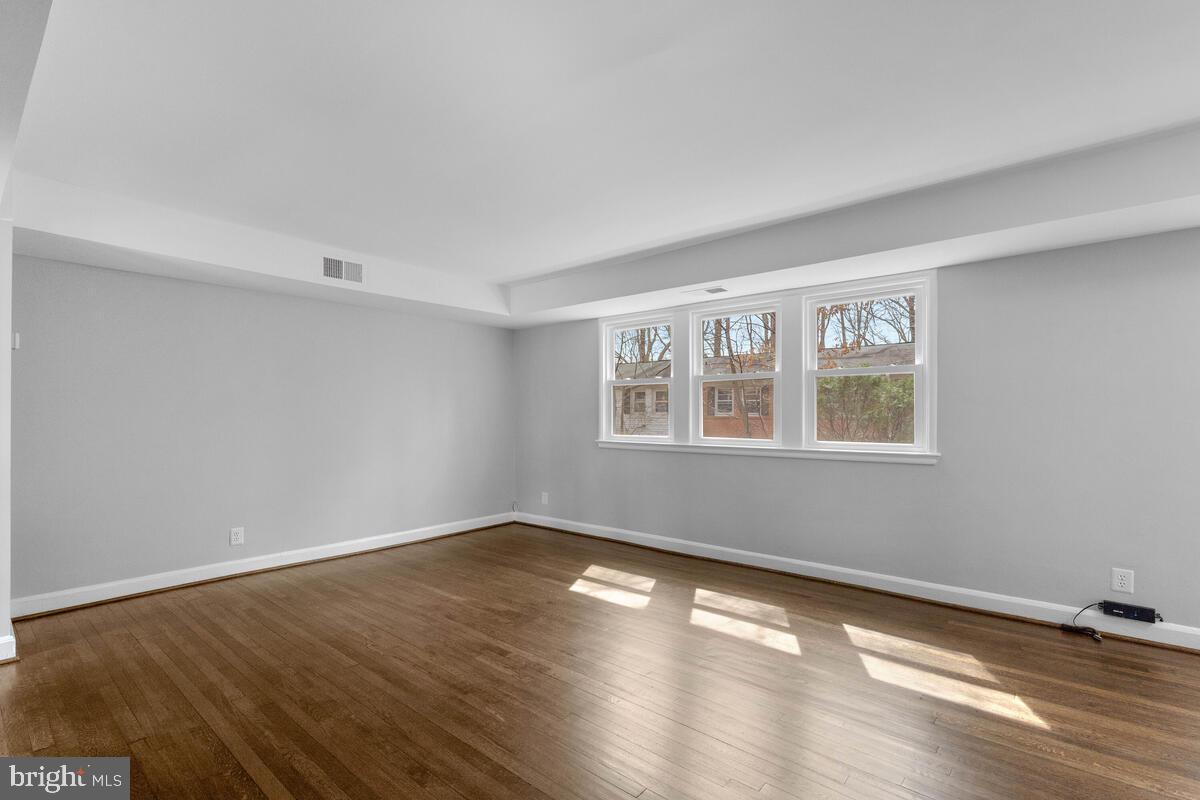 8603 Geren Road, Unit 257 Silver Spring, MD 20901 - Photo 11 of 36 Living Room