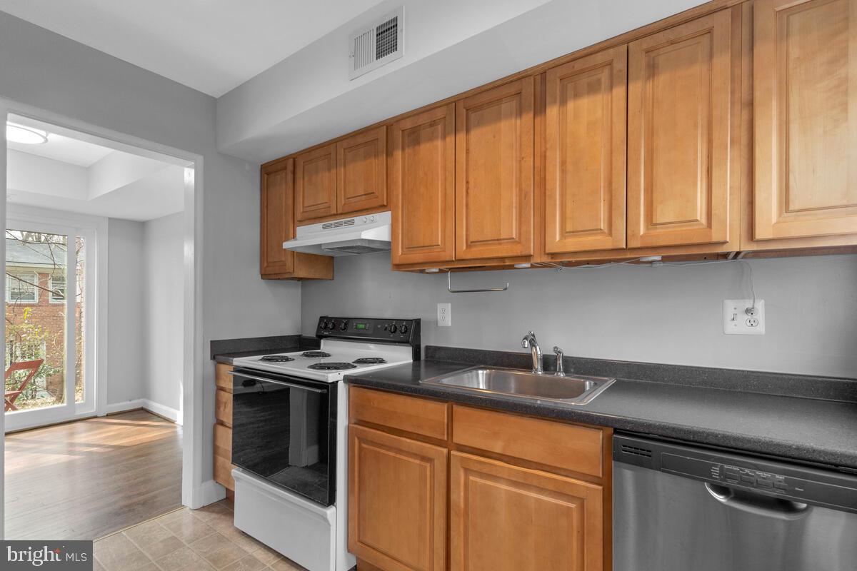 8603 Geren Road, Unit 257 Silver Spring, MD 20901 - Photo 17 of 36 Tons of Cabinet & Counter Space