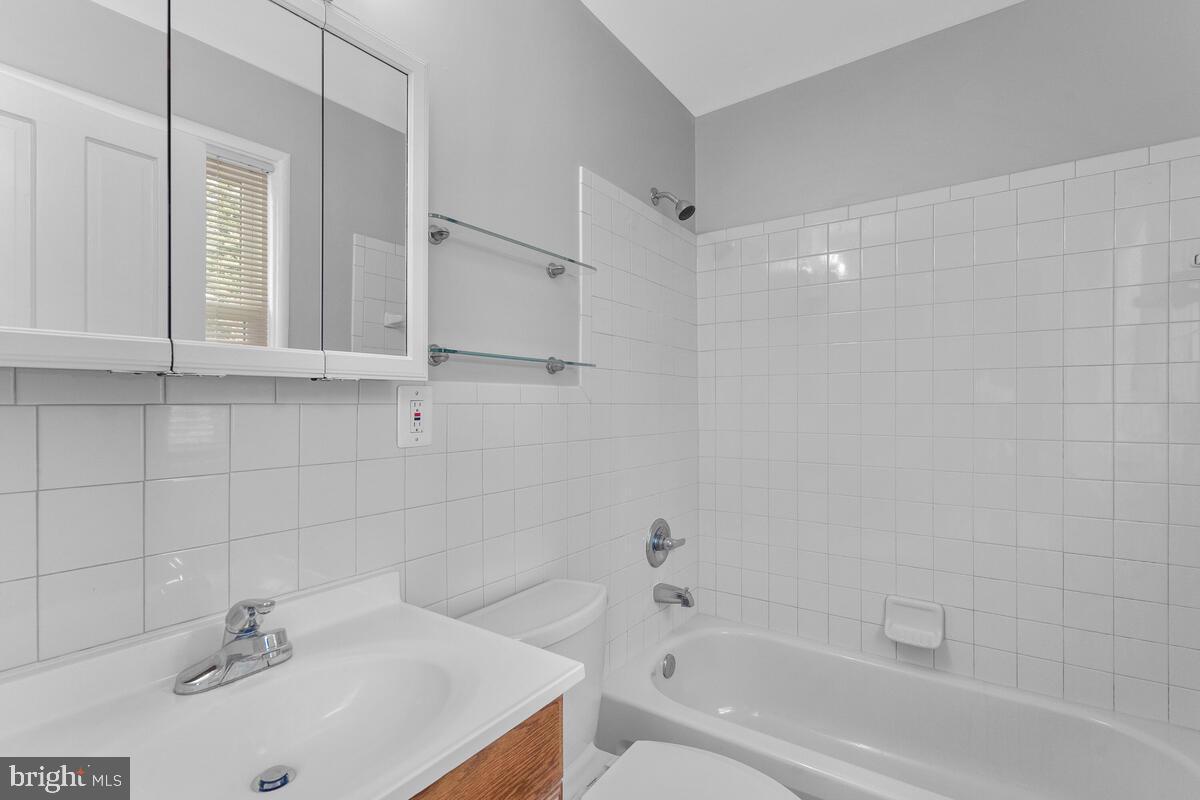 8603 Geren Road, Unit 257 Silver Spring, MD 20901 - Photo 26 of 36 Full Bath
