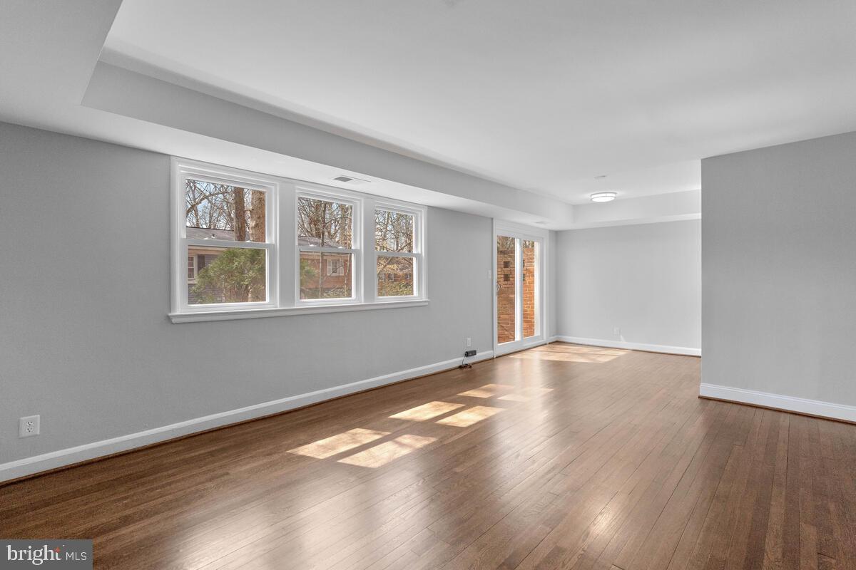 8603 Geren Road, Unit 257 Silver Spring, MD 20901 - Photo 6 of 36 Living Room to Dining Room w/Slider to Patio