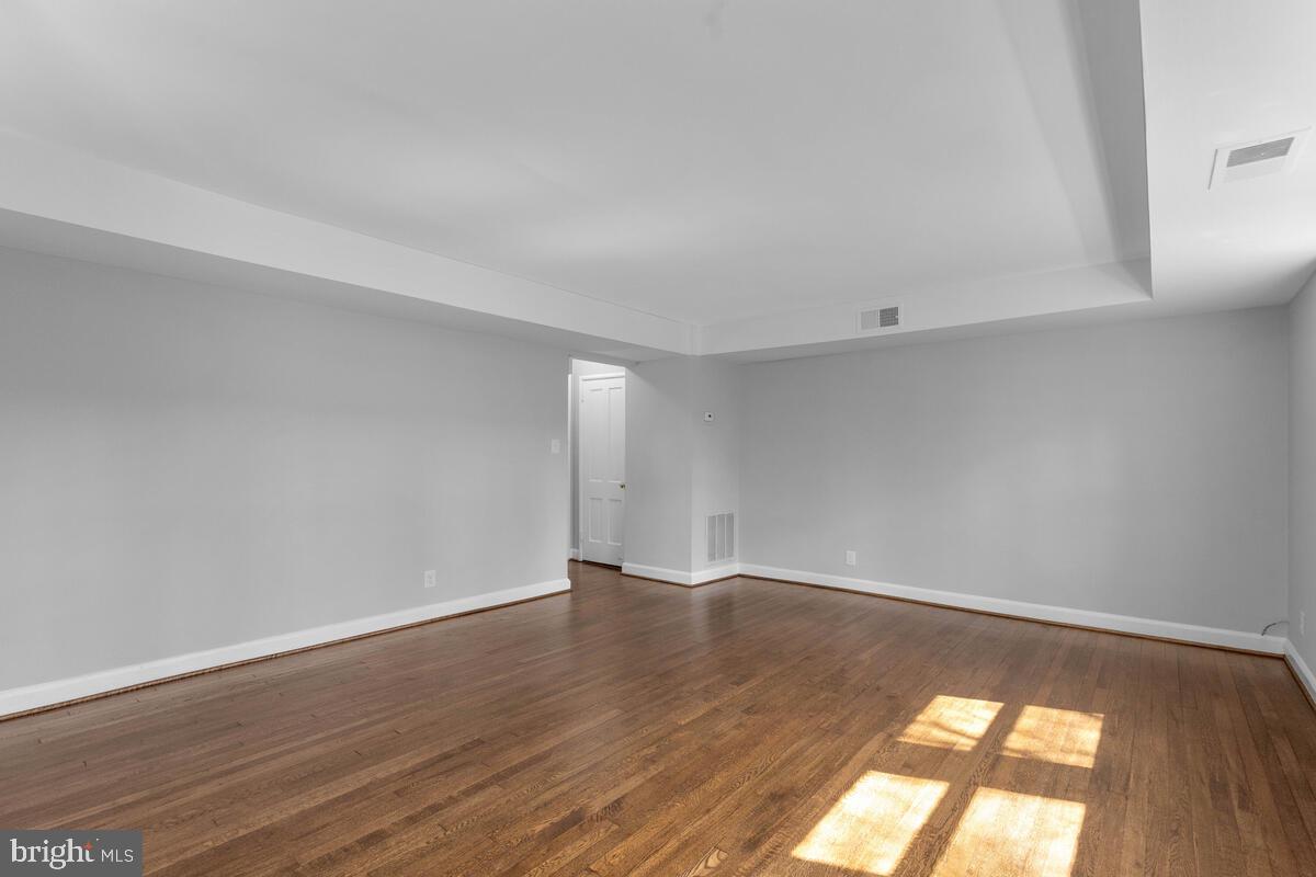 8603 Geren Road, Unit 257 Silver Spring, MD 20901 - Photo 10 of 36 Living Room