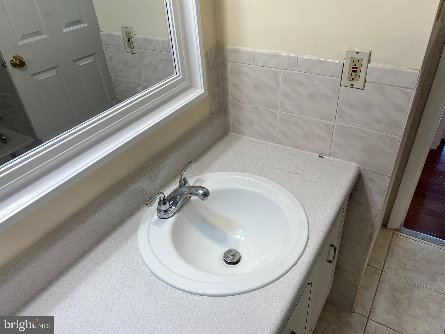 7927 Mandan Road, Unit 301 Greenbelt, MD 20770 - Photo 19 of 20 Bathroom #2