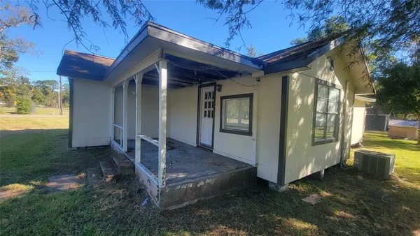 $1,795 | 2960 Call Street, Vidor, TX 77662